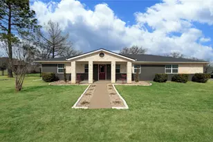 6920 Westover Dr, Granbury, TX 76049 - Photo 2