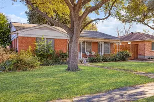 6718 Hialeah Dr, Dallas, TX 75214 - Photo 2