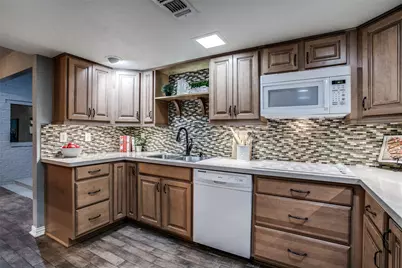 24 Oakbrook Drive, Lewisville, TX 75057 - Photo 6