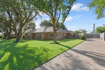 9402 Oak Hill Drive, Woodway, TX 76712 - Photo 4