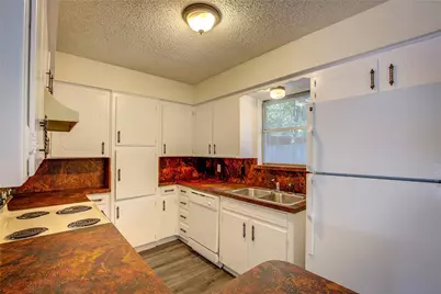 609-611 Melbourne Road, Hurst, TX 76053 - Photo 8