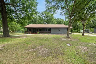 129 King Arthur Rd, Mabank, TX 75156 - Photo 2