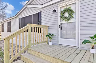 8124 Country Manor Ln, Alvarado, TX 76009 - Photo 2