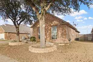 5708 Table Rock Dr, Fort Worth, TX 76131 - Photo 4