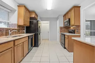 4364 Bentley Dr, Grand Prairie, TX 75052 - Photo 8