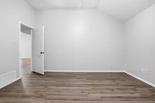 4364 Bentley Dr, Grand Prairie, TX 75052 - Photo 14