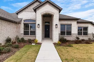 124 Lila Lk Dr, Waxahachie, TX 75165 - Photo 2