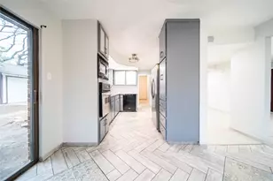 1404 Tatum Dr, Arlington, TX 76012 - Photo 10