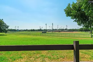 1404 Tatum Dr, Arlington, TX 76012 - Photo 2