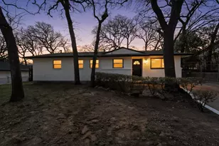 1900 Mimosa Dr, Arlington, TX 76012 - Photo 2