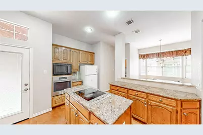 4650 Dusk Meadow Drive, Carrollton, TX 75010 - Photo 8