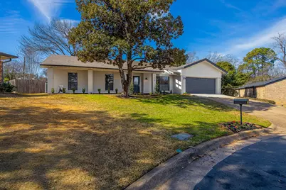 3025 Hillcrest Court, Grapevine, TX 76051 - Photo 2