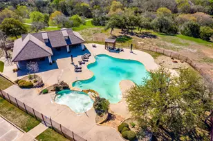 7435 S Aberdeen Dr, Cleburne, TX 76033 - Photo 10