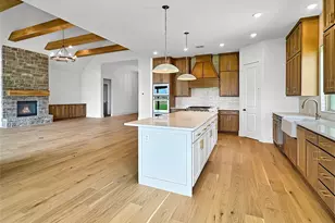 7435 S Aberdeen Dr, Cleburne, TX 76033 - Photo 10