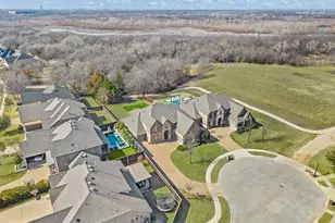 2849 Milsons Point Dr, Roanoke, TX 76262 - Photo 2