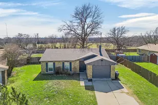 2308 Foxglen Ct, Fort Worth, TX 76131 - Photo 2