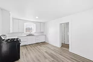 803 E 14th St, Bonham, TX 75418 - Photo 8