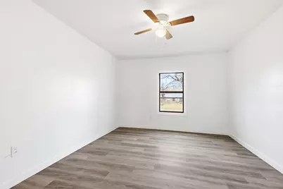 803 E 14th Street, Bonham, TX 75418 - Photo 6