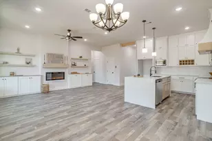 1406 Dorado Dr, Granbury, TX 76048 - Photo 10