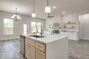 1406 Dorado Dr, Granbury, TX 76048 - Photo 16