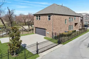 648 Courtyard Ln, Irving, TX 75039 - Photo 32