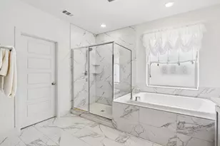 648 Courtyard Ln, Irving, TX 75039 - Photo 10