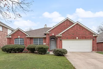 2830 Rochester Court, Grand Prairie, TX 75052 - Photo 2