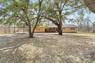 520 Quaid St, Marlin, TX 76661 - Photo 2