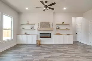 1406 Dorado Dr, Granbury, TX 76048 - Photo 4