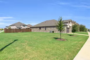 2105 Chapman Ln, Little Elm, TX 75068 - Photo 4