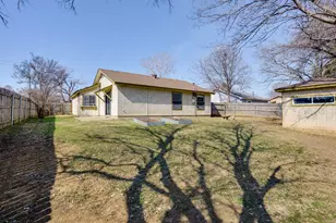 5505 Creek Valley Dr, Arlington, TX 76018 - Photo 20