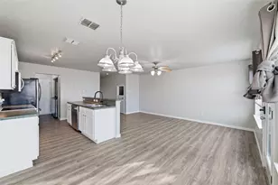 2316 Kingsway Dr, Arlington, TX 76012 - Photo 8