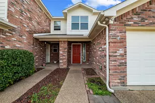 2316 Kingsway Dr, Arlington, TX 76012 - Photo 2