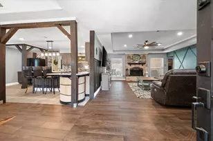 10124 Stoneleigh Dr, Benbrook, TX 76126 - Photo 8