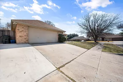10124 Stoneleigh Drive, Benbrook, TX 76126 - Photo 6