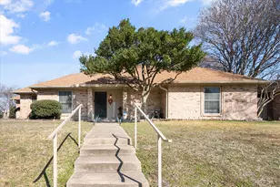10124 Stoneleigh Dr, Benbrook, TX 76126 - Photo 1