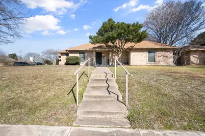 10124 Stoneleigh Drive, Benbrook, TX 76126 - Photo 2