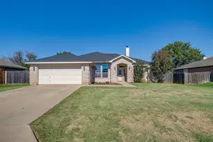 3004 Stroll Dr, Granbury, TX 76049 - Photo 2