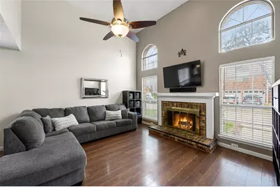 438 Moonlight Way, Irving, TX 75063 - Photo 2