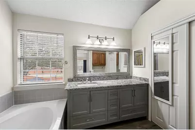 438 Moonlight Way, Irving, TX 75063 - Photo 16