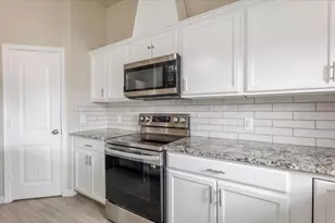 2400 San Gabriel Dr, Granbury, TX 76048 - Photo 12