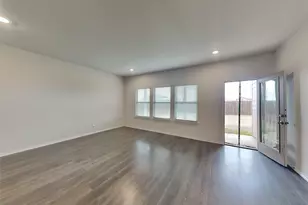 713 Glover Dr, Aubrey, TX 76227 - Photo 2