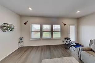 713 Glover Dr, Aubrey, TX 76227 - Photo 2