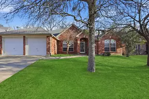 2204 Woods Edge Ct, Corinth, TX 76210 - Photo 2
