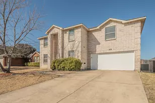 2032 Hopi Trail, Grand Prairie, TX 75052 - Photo 2