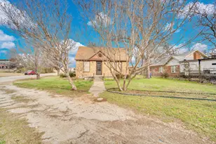 101 E Miller St, Burleson, TX 76028 - Photo 2