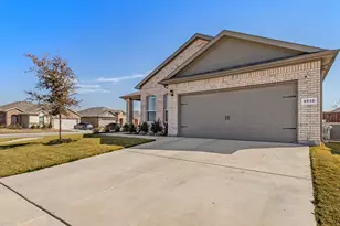 8532 Sandy Pk Dr, Fort Worth, TX 76179 - Photo 2