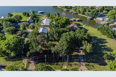 1712 Island Village Court, Granbury, TX 76048 - Photo 8
