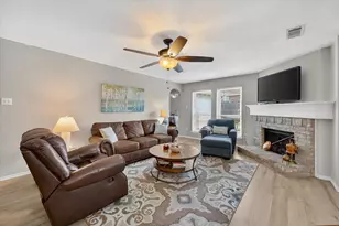 531 Hollyberry Dr, Mansfield, TX 76063 - Photo 14