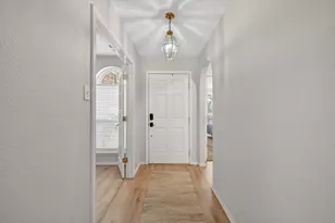 531 Hollyberry Dr, Mansfield, TX 76063 - Photo 8